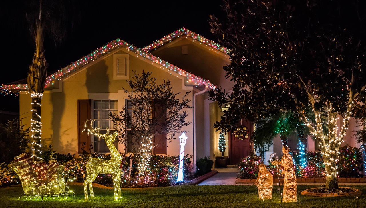 Rancho-Cordova-CA-christmas-lights-installation this image shows Christmas lights in Rancho Cordova, CA
