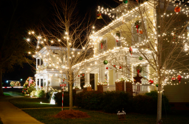 Rancho-Cordova-CA-christmas-lights this image shows Christmas lights in Rancho Cordova, CA
