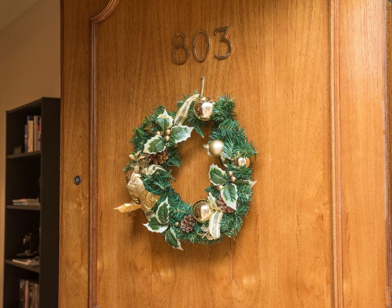 Rancho-Cordova-Christmas-wreath-hanging this image shows Christmas wreath hanging in Rancho Cordova, CA
