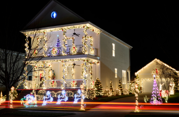 Rancho-Cordova-christmas-lights this image shows Christmas lights in Rancho Cordova, CA