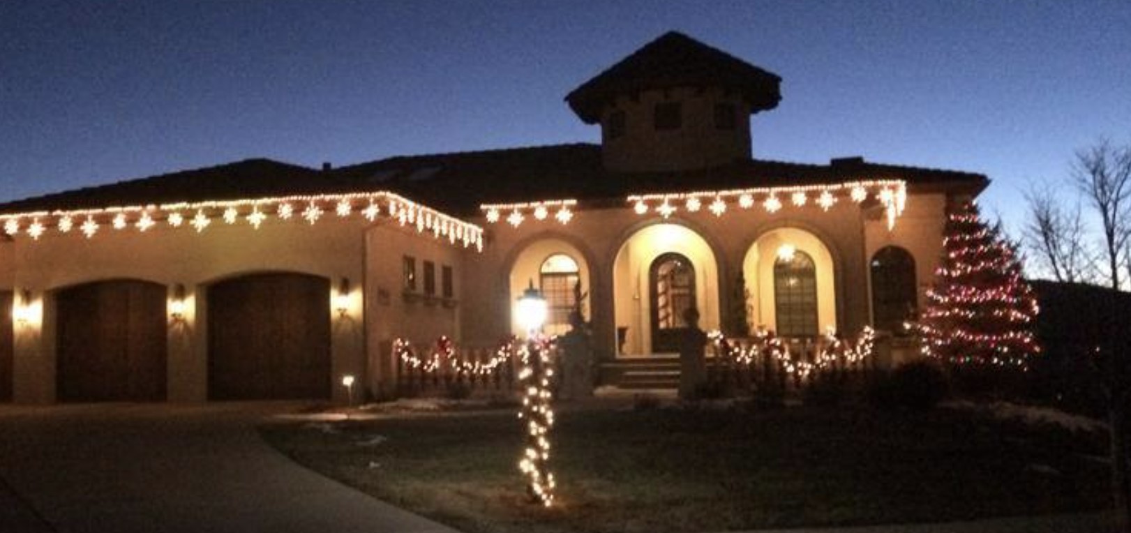 rancho-cordova-ca-fence-line-christmas-lights this image shows fence line Christmas lights in Rancho Cordova, CA